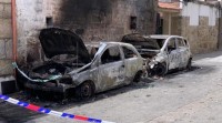 A Garda Civil investiga a orixe do lume que calcinou dous coches en Vilanova