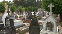 Usuarias dun cemiterio de Noia denunciarán ante os tribunais a opacidade económica da xestión do recinto