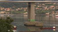 Investigan a aparición dunha pintada nun dos piares da ponte de Rande