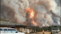A peor vaga de incendios en Australia da década deixa trece mortos