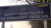 Sinais nas estradas de Guitiriz contra as agresións sexistas