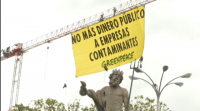 Greenpeace protesta contra o plan de axudas do Goberno para mercar coches diésel e gasolina