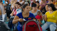 O Goberno arxentino reparte tarxetas para mercar alimentos entre os máis necesitados