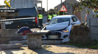Un mozo provoca un accidente en Vilanova de Arousa para evitar un control