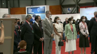 Os reis inauguran Fitur, onde evitan pasar polo pavillón de Marrocos