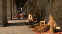 Cestería contemporánea e elaboración de corozas, unha mostra viva de artesanía