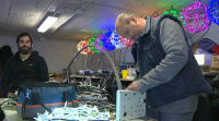Os veciños de Santa Cruz fabrican as súas propias luces de Nadal