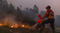 Portugal controla o incendio de Oleiros, pero decreta o estado de alerta por lume