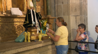 Os fieis honran o San Benitiño de Lerez ,o santo mais milagreiro