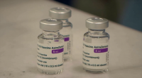 Sanidade e as comunidades autónomas acordan suspender a vacinación con AstraZeneca en menores de 60 anos