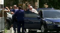 O Papa recibe a alta e regresa ao Vaticano