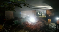 Aparatoso incendio, sen feridos, nunha nave agrícola en Calvos de Randín