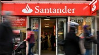 O Santander e os sindicatos pactan o ERE para 3.223 traballadores