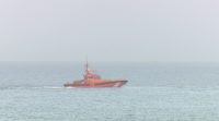 Rescatan do mar os dous tripulantes dun pesqueiro tras chocar cun buque na ría de Vigo