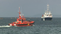 Rescatadas tres persoas na ría de Aldán tras afundir a súa embarcación