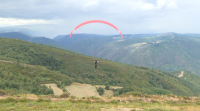 Ribas de Sil estrea unha nova pista de parapente a case mil metros de altitude