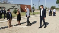 O rei recoñece en Torrexón o traballo do equipo de evacuación de refuxiados afgáns