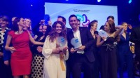 A xornalista Alba Mancebo recolle o premio á mellor comunicadora nova das televisións rexionais europeas