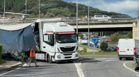 O accidente dun camión en Ourense provoca un atasco nun dos accesos á cidade