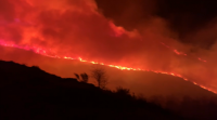Un incendio queima cen hectáreas de monte entre Folgoso do Courel e Samos
