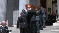 Aplausos no derradeiro adeus dos compañeiros de Pérez Rubalcaba no Congreso