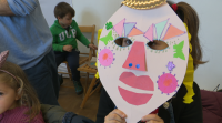 Obradoiro de máscaras surrealistas para os cativos en Compostela