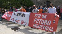 Protestas na Coruña dos traballadores de Alu Ibérica para pedir a reactivación da planta