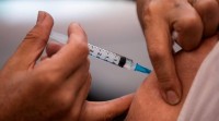 Os atrasos nas vacinas en Portugal demoran a inoculación en masa ata o verán