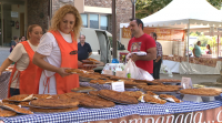 Os panadeiros reparten 12.000 racións de empanada en Carral