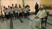 O Papa visita un centro de refuxiados sirios