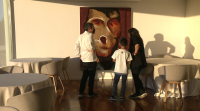 Os restaurantes do Grupo Nove expoñen os cadros da iniciativa solidaria Art for Dent