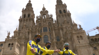 Óscar Pereiro e Javier Gómez Noya comparten peregrinación para promover o Camiño
