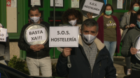 Os hostaleiros do Val Miñor protestan na ponte da Ramallosa pola situación que vive o sector