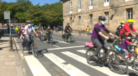 Douscentos ciclistas protestan en Santiago contra un proxecto municipal para regulamentar o uso da bicicleta