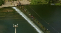 Milleiros de inmigrantes atrvesan o río Grande e acampan en Texas