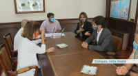 Beatriz Pino comprométese en Cangas a atender as demandas do armadores