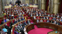 Tensa espera en Cataluña para ver o que decide o "Parlament" sobre Torra