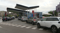 Longas ringleiras nas gasolineiras da raia loga dunha semana de folga de transportistas en Portugal