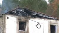 Un incendio destrúe unha casa unifamiliar en Outeiro de Rei