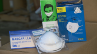 Un comercio tradicional de Taboada exporta máscaras protectoras á China
