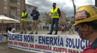 Traballadores de Alcoa en San Cibrao concéntranse para esixir a venda da fábrica