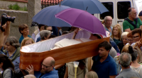 Os cadaleitos volven saír en procesión na romaría de Santa Marta de Ribarteme