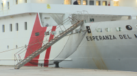 O buque hospital Esperanza del Mar agarda atracado en Vigo á espera das PCR