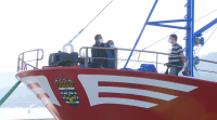 A tripulación do Adviento Uno, afeita ás longas mareas, leva como pode o confinamento en Burela