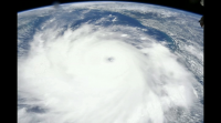 O furacán Laura impacta nos Estados Unidos con vento de 240 km/h