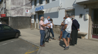 Cinco concellos coruñeses levan este xoves as súas protestas polo peche de oficinas bancarias ante a sede de Abanca
