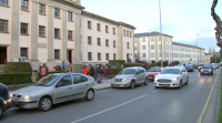 O Concello de Lugo permítelles aos pais aparcar mal dez minutos para levas os nenos á escola