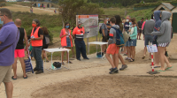 Volve haber longas ringleiras para visitar a praia das Catedrais