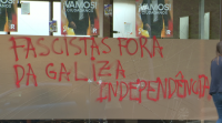 A sede de Ciudadanos en Santiago amence na xornada de reflexión cunha pintada