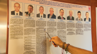 A cidadanía rusa residente en Galicia vota no consulado de Vigo